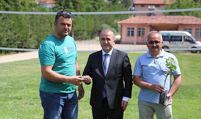 Tokat'ta 12 bin adet tüplü asma fidanı ile 400 ana arı törenle dağıtıldı