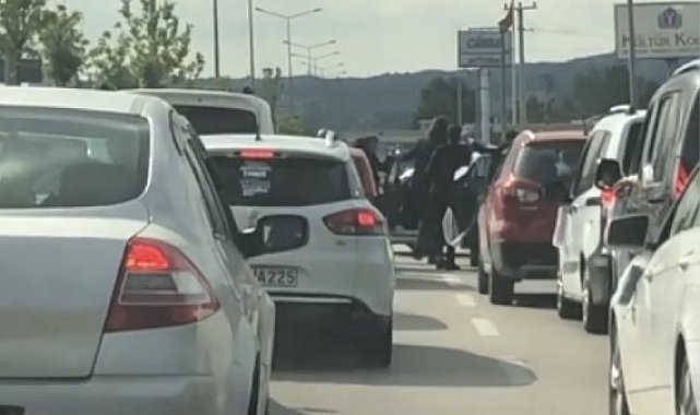 Trafiği kapatan düğün konvoyuna haklı isyan