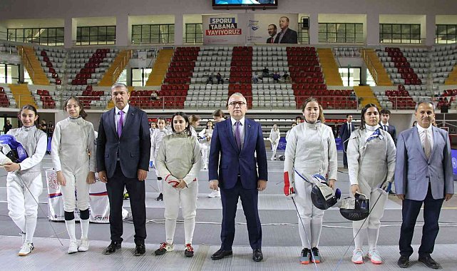Türkiye Eskrim Şampiyonası'nın açılış seremonisi yapıldı