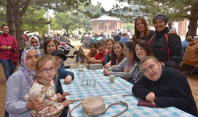 Vali Karadeniz ve eşi engellilerle piknikte buluştu