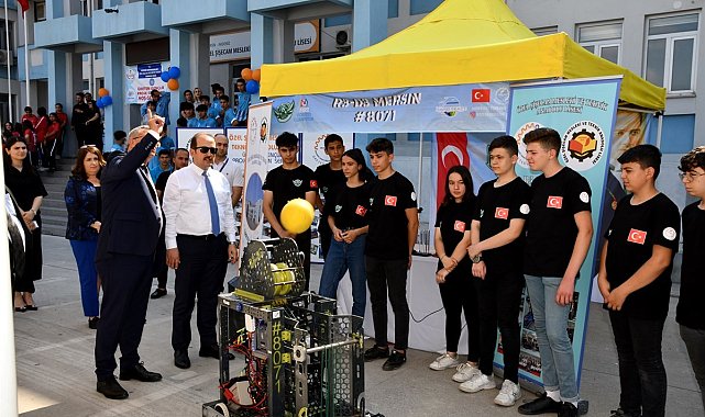 Vali Pahlivan, Özel Şişecam Mesleki ve Teknik Anadolu Lisesi'nde incelemelerde bulundu