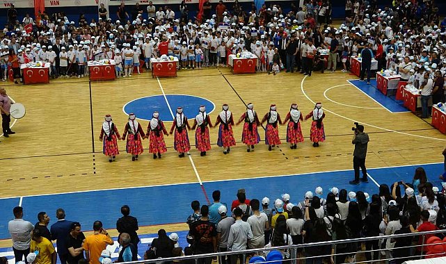 Van'da "Yaz Spor Okulları" açılış programı düzenlendi