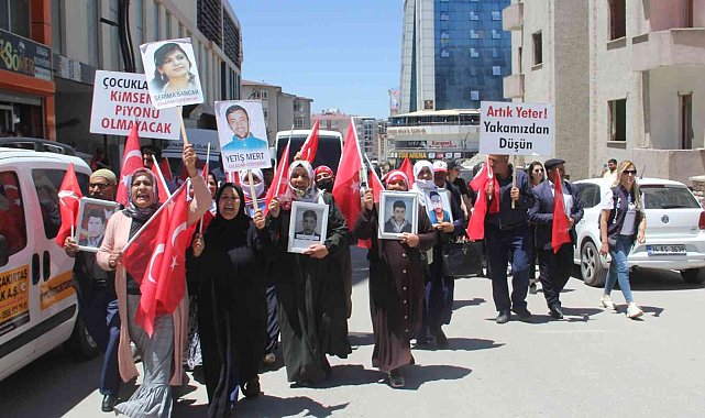Vanlı anne: "Kandil'in bütün yollarını biz anne ve babalar kapatmışız"