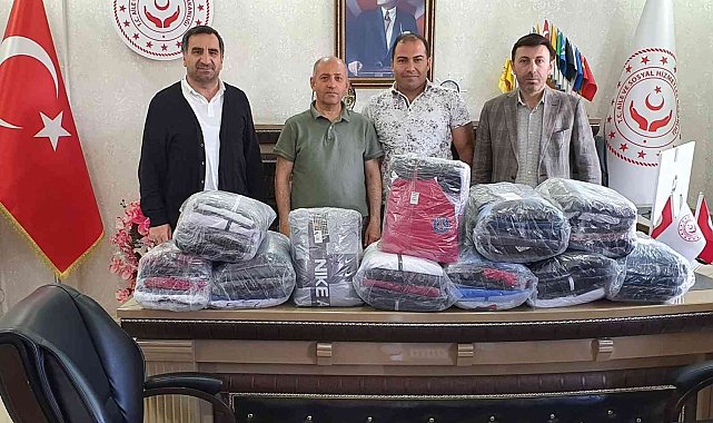 YDV Erzurum'dan gençlere bayram hediyesi: 55 takım eşofman