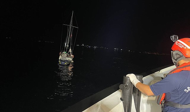 Yelkenli teknedeki 18 düzensiz göçmen yakalandı