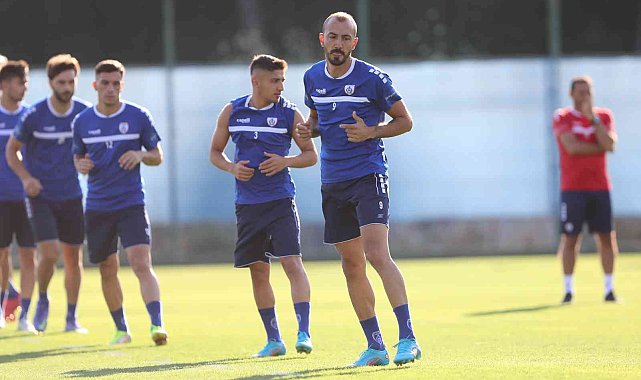Ahmet İlhan Özek: "Şampiyon olarak adımızı tarihe yazdırmak istiyoruz"