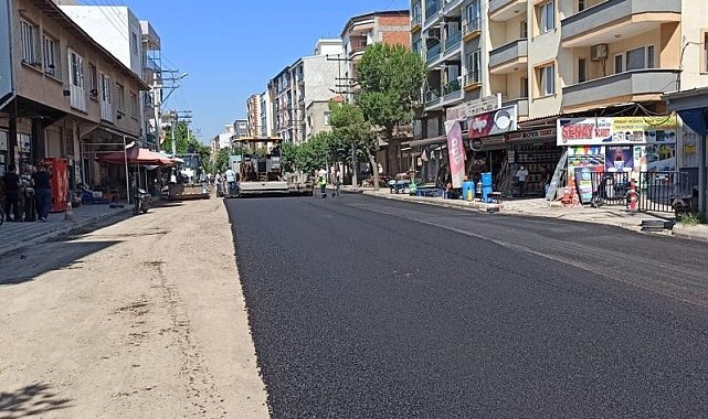 Akhisar'da sıcak asfalt çalışmaları hızlandı