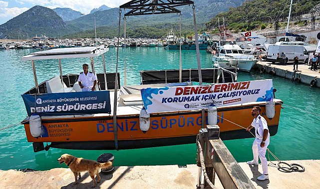 Antalya'nın ilk deniz süpürgesi Akdeniz'e indirildi