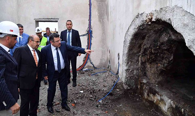 Başkan Genç, Vali Ustaoğlu'na Hasanpaşa Hamamı'ndaki restorasyon çalışmalarını anlattı