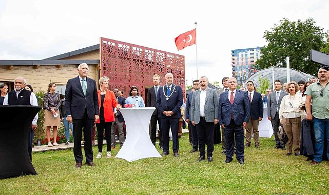 Başkan Mahçiçek; "Ay yıldızlı bahçemizle Hollanda'ya damga vurduk"