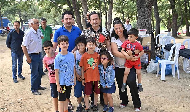 Başkan Yazıcı Hemşehri Dernekleri'nin pikniklerine katıldı, halay çekti