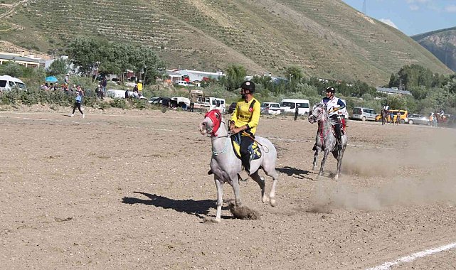 Bayburt'ta düşe kalka cirit