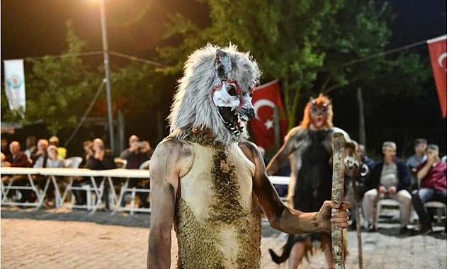 Bursa'da 2 asırlık gelenek: Kesilen kurbanların derisini giyip, insanları korkuttular