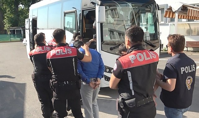 Bursa'da fuhuş operasyonunda gözaltına alınan 10 kişi adliyeye sevk edildi