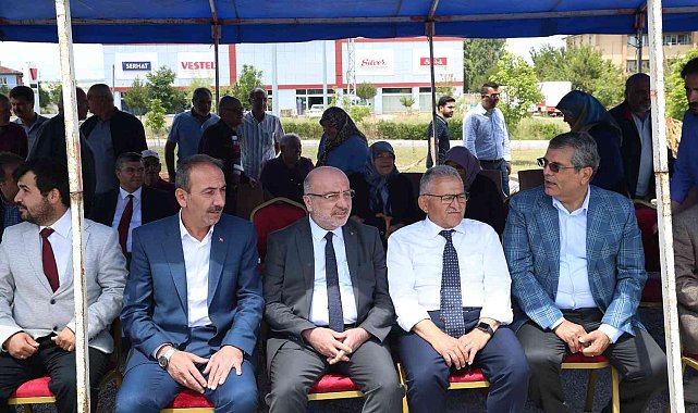 Büyükkılıç, Tomarza'da yurt temeli attı, dikimevinde incelemede bulundu