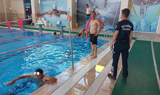 Büyükşehir AFAD ekibi Salihli'de yüzme eğitimi aldı