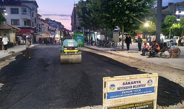 Büyükşehir'den Katlı Pazar bölgesinde asfalt mesaisi
