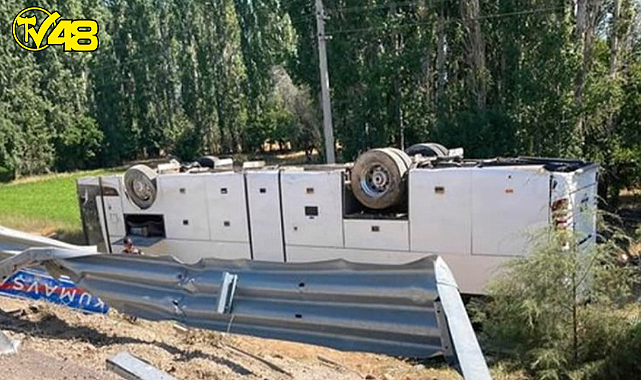 Denizli'de Tur Otobüsü  Devrildi