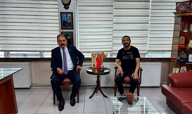 ESOB Başkanı Keskin'den 'Dünya şampiyonuna' plaket