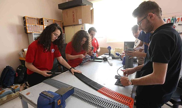Gaziantep'te Teknofest'te yarışacak 26 takıma malzeme desteği