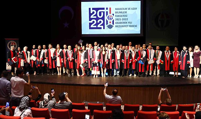 Havacılık ve Uzay Bilimleri Fakültesi'nde mezuniyet heyecanı