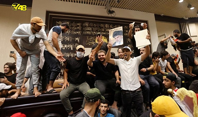 IRAK'TA PROTESTOCULAR PARLEMENTO BİNASINI BASTI !