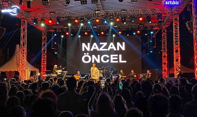 Kadıköy Kalamış Yaz Festivali'nde Nazan Öncel rüzgarı esti