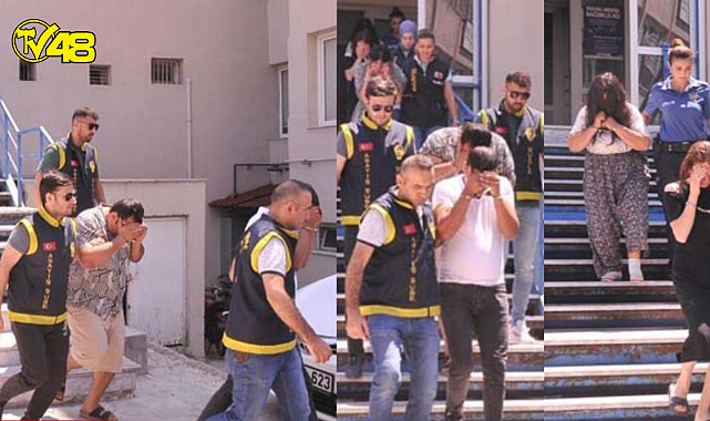 Muğla'da, bir evden 550 bin liralık ziynet eşyası çalan 3'ü kadın 5 kişi yakalandı.