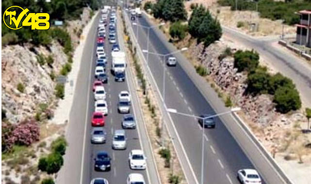Muğla'ya giriş kuyruğu 5 kilometreyi geçti