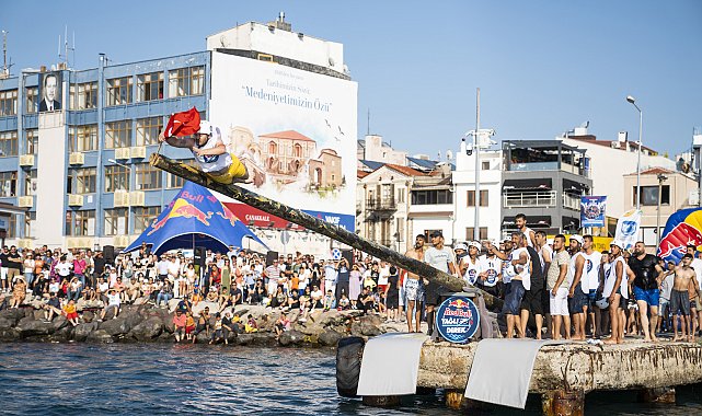 Red Bull Yağlı Direk yarışması Çanakkale'de gerçekleşti
