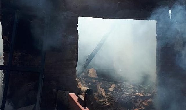 Söke'deki yangında ev kullanılamaz hale geldi