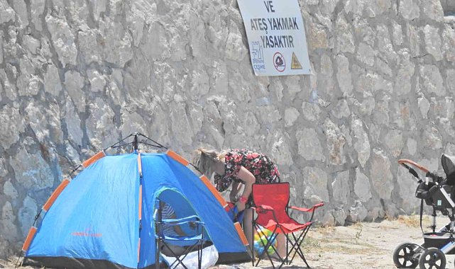 Ünlü tatil merkezi Çeşme'de kamusal alanlarda çadır yasağı