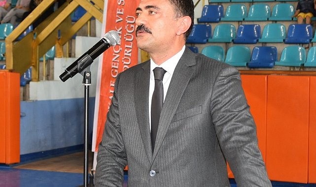 Vali Tekbıyıkoğlu'ndan velilere çağrı: "Çocuklarımız ekranlarıyla değil, akranlarıyla zaman geçirsin"