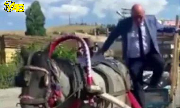 CHP Milletvekili Tanal, 'AK Partiliyim' cevabını alınca at arabasından indi!