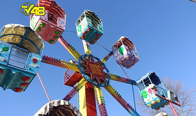 DÖNME DOLAPTA CİNSEL İLİŞKİYE GİRDİLER! LUNAPARK'TA REZALET