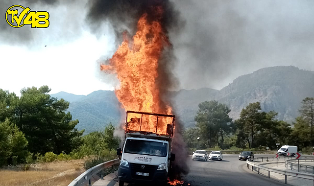 Fethiye'de Seyir Halindeki Kamyonet Alev Alev Yandı !
