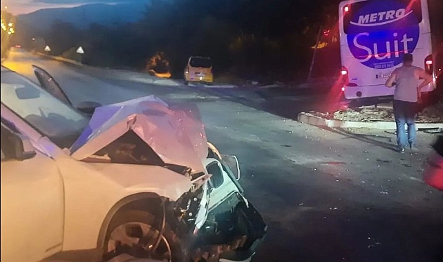 Bodrum'da Otobüs ile Otomobil Çarpıştı 1 Yaralı