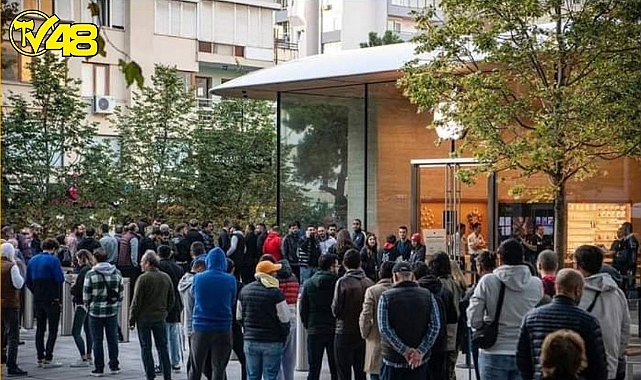 ''Ekmek Sırası Gibi iphone 14  Sırası Bekliyorlar''