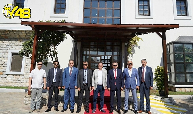 Milas Belediye Başkanı Muhammet Tokat beraberindeki heyetle birlikte kardeş şehrimiz Bodrum'da bir dizi ziyaret gerçekleştirdi.