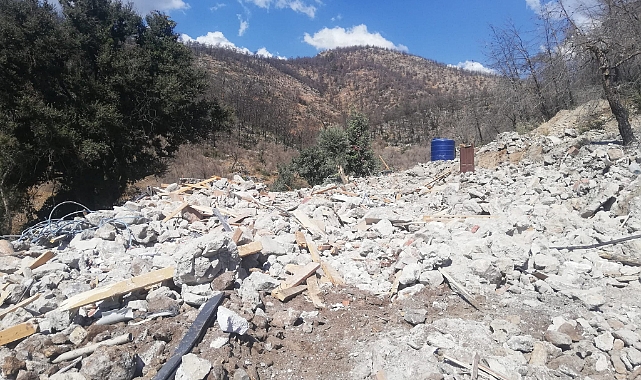 MİLAS GÖKBEL'DE KAÇAK TAŞ VİLLA YIKILDI