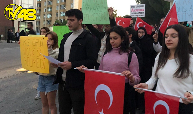 KYK Öğrencileri SIcak Su Eylemi Yaptı ''Sıcak Suyumuz Değil Sabrımız Taşıyor!"