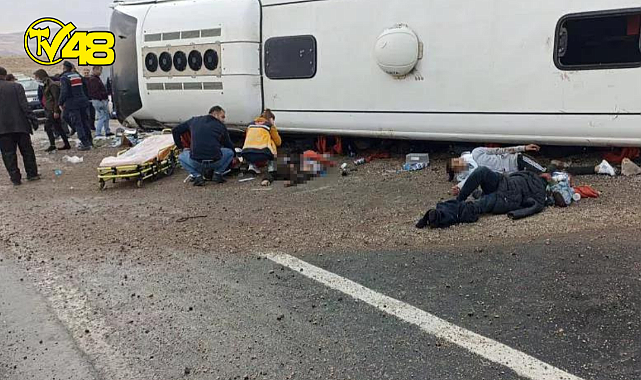 Son dakika haberi...Göçmen Taşıyan Otobüs Devrildi