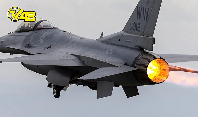 Terör örgütü PKK'nın sınır ötesinden Karkamış tarafına attığı roketler sonrası,Diyarbakır 8. Ana Jet Üssü'nden havalanan çok sayıda F-16 bölgeye doğru harekete geçti.