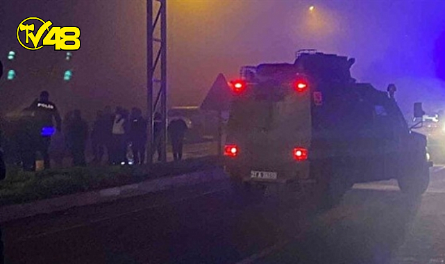 Son dakika! Diyarbakır'da polis aracına bombalı saldırı: 8'i polis 9 kişi yaralandı, 2 gözaltı var