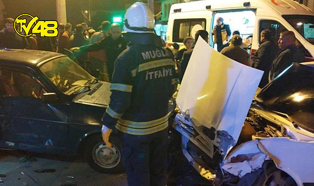 Fethiye'de iki otomobilin çarpıştığı kazada 10 kişi yaralandı