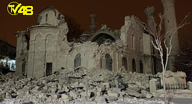 7,4'lük deprem sonrası Malatya'da 123 yıllık Yeni Camii yıkıldı