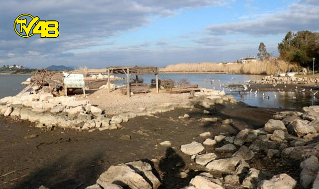 Fethiye'de deniz suyu metrelerce çekildi