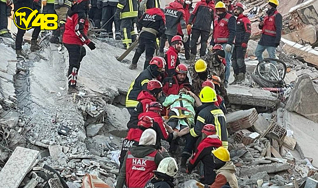Gaziantep'te 2 kişi depremden 76 saat sonra enkazdan kurtarıldı