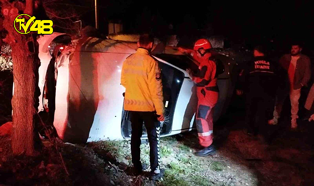 Menteşe'de Araçta sıkışan vatandaşı İtfaiye ekipleri kurtardı