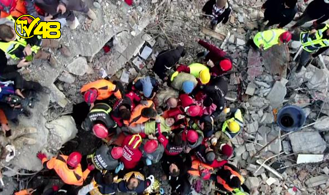 Son Dakika: Antakya'da depremin 182'nci saatinde 13 yaşındaki Kaan enkazdan sağ çıkarıldı